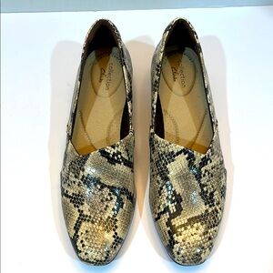 Clark’s Collection Women's Snakeskin Loafers size 8 1/2 N NWOT